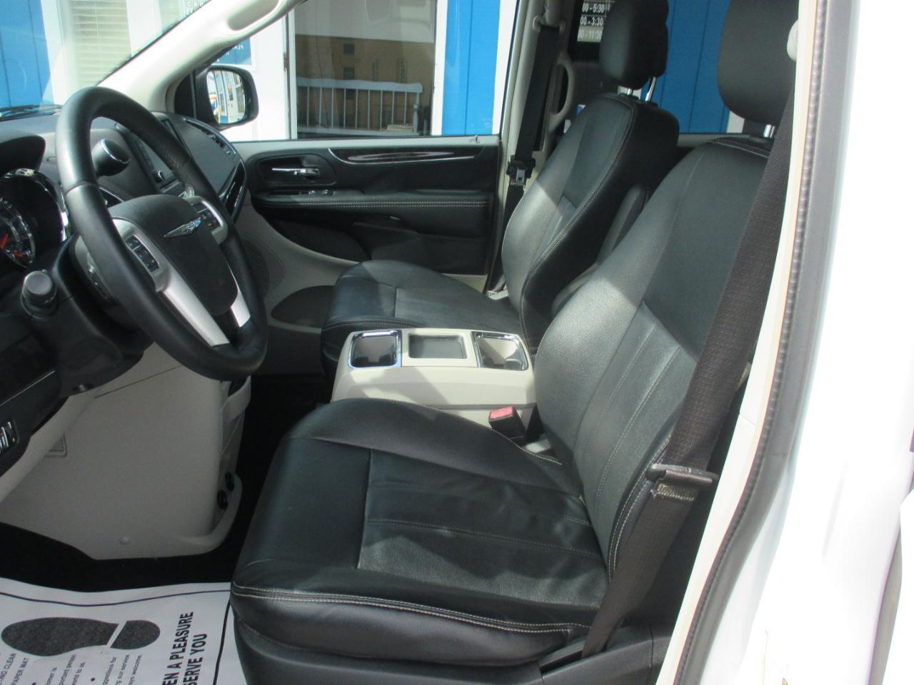 Chrysler Town & Country 4dr Wgn Touring 2016