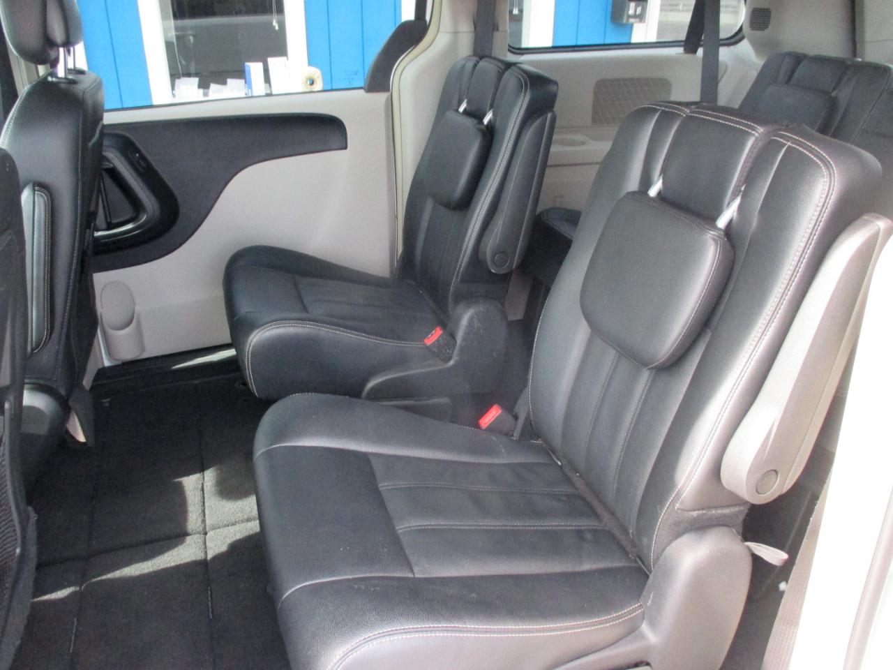 Chrysler Town & Country 4dr Wgn Touring 2016