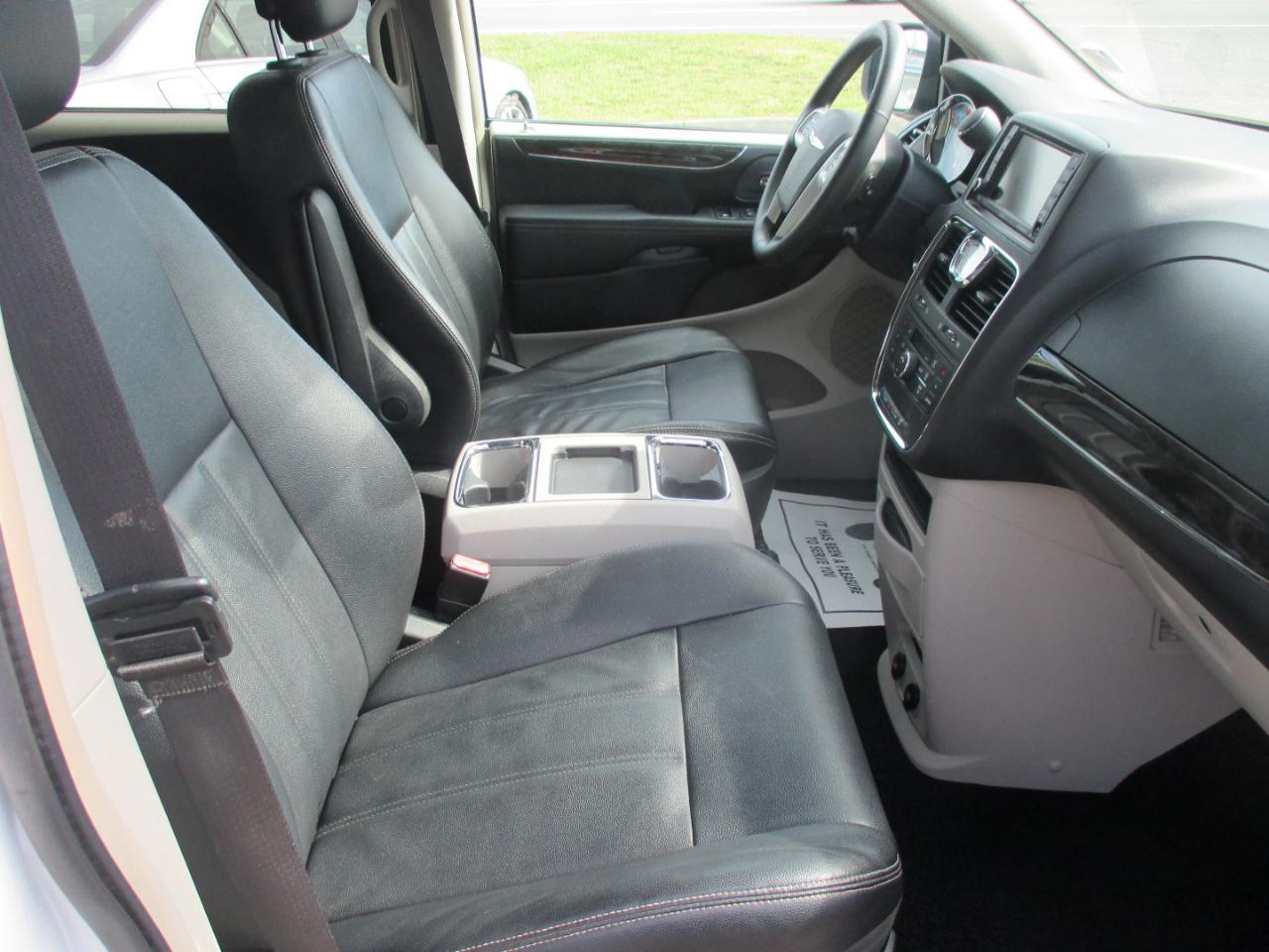 Chrysler Town & Country 4dr Wgn Touring 2016