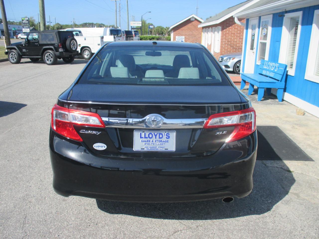 Toyota Camry 2014.5 4dr Sdn I4 Auto XLE (Natl) 2014