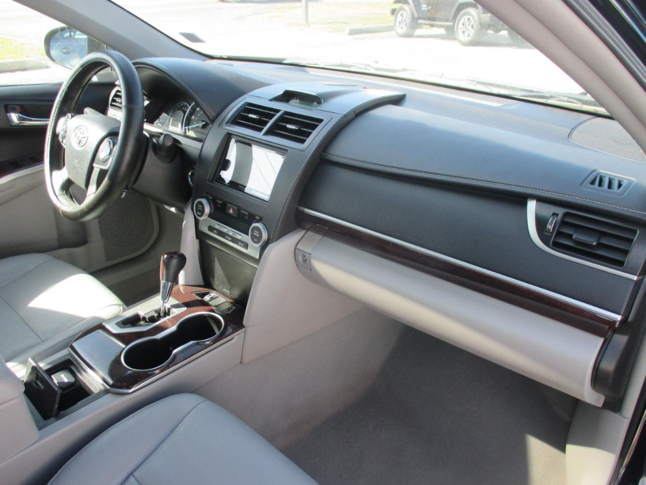 Toyota Camry 2014.5 4dr Sdn I4 Auto XLE (Natl) 2014