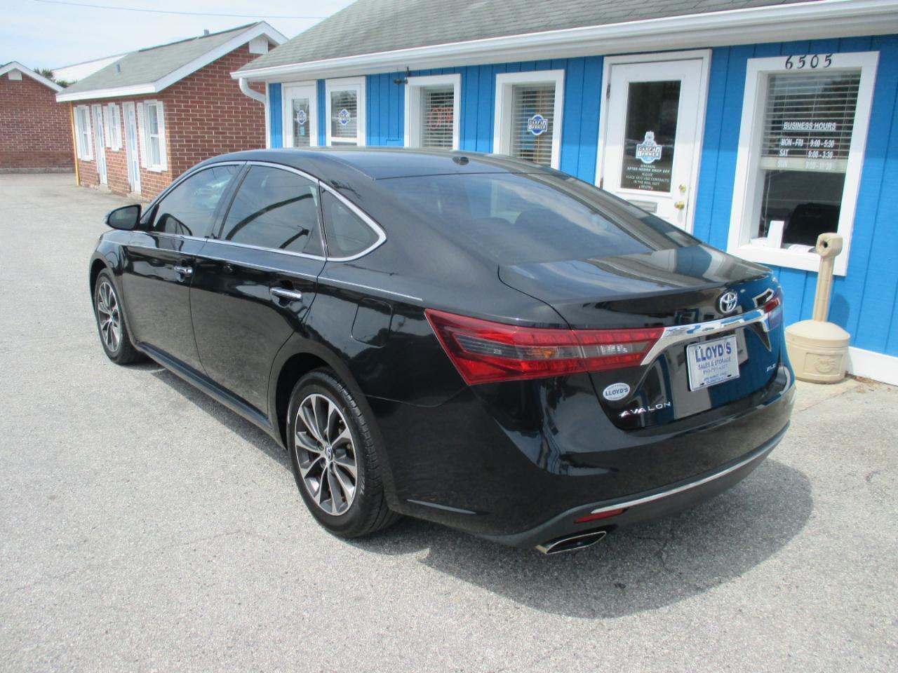 Toyota Avalon 4dr Sdn XLE Premium (Natl) 2016