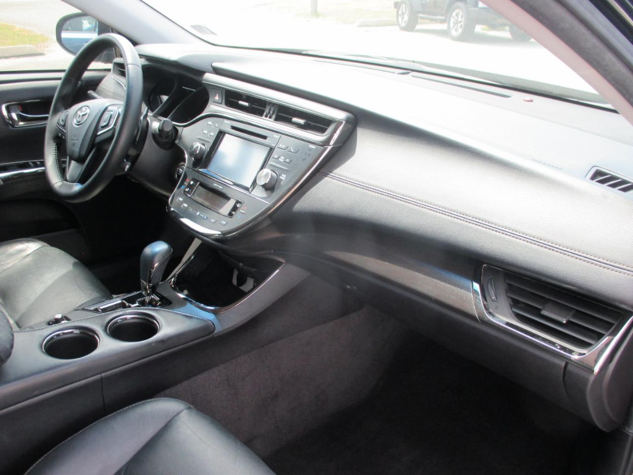 Toyota Avalon 4dr Sdn XLE Premium (Natl) 2016