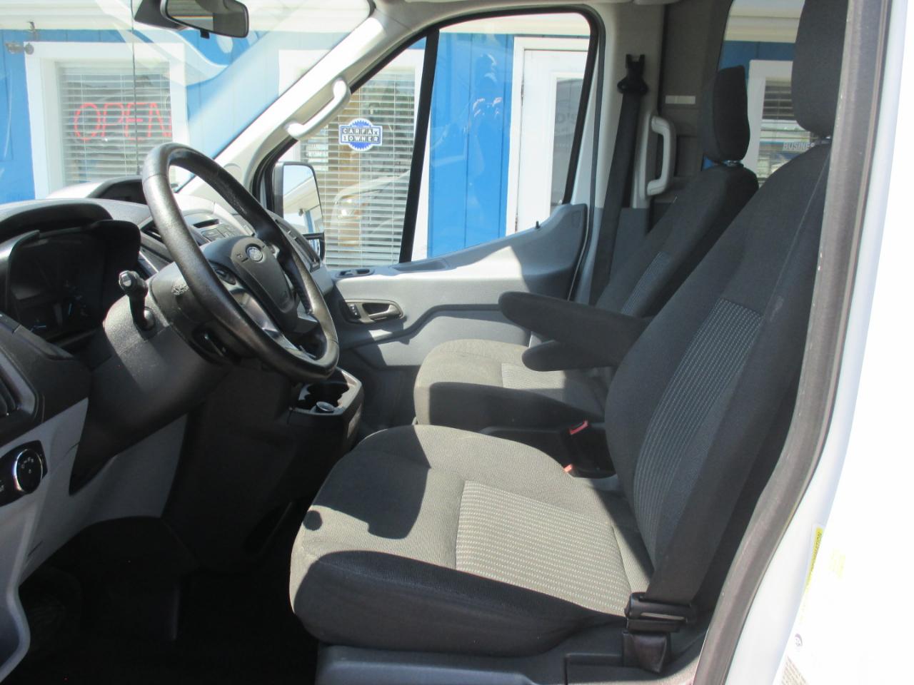 Ford Transit Wagon T-150 130" Med Roof XLT Sliding RH Dr 2017