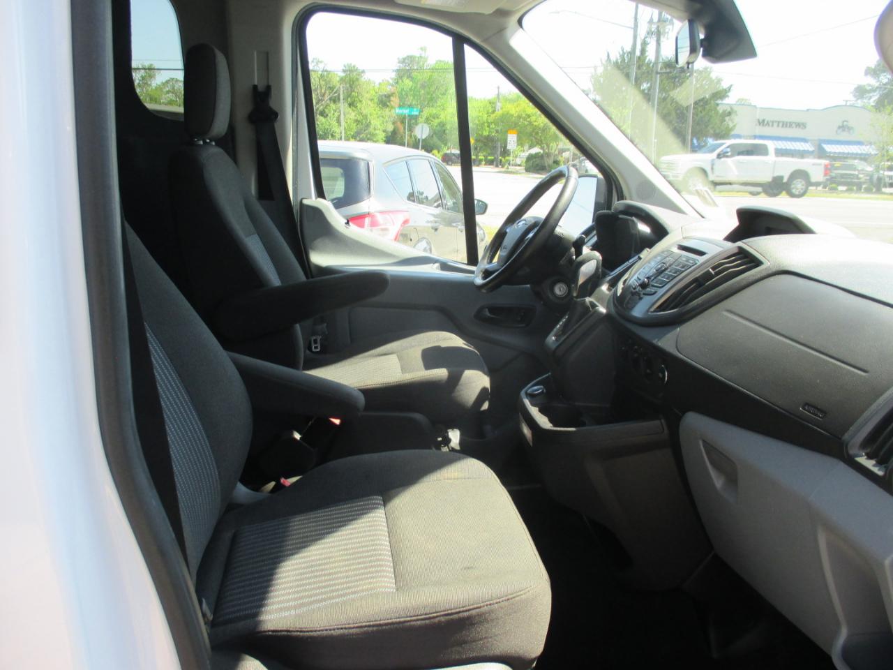 Ford Transit Wagon T-150 130" Med Roof XLT Sliding RH Dr 2017