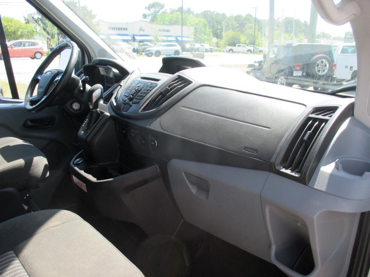 Ford Transit Wagon T-150 130" Med Roof XLT Sliding RH Dr 2017