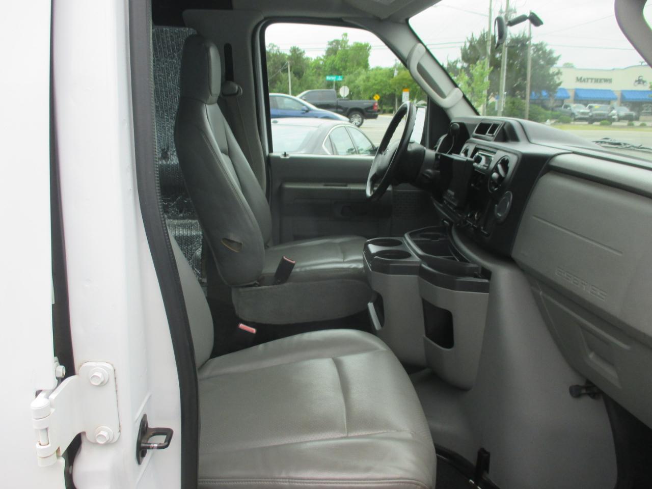 Ford Econoline Cargo Van E-150 Recreational 2010