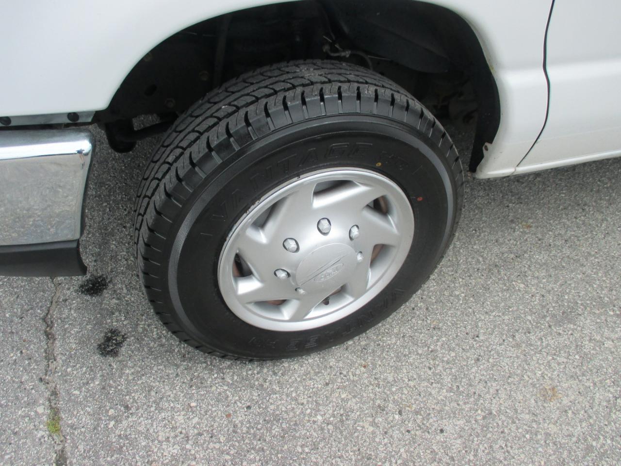 Ford Econoline Cargo Van E-150 Recreational 2010