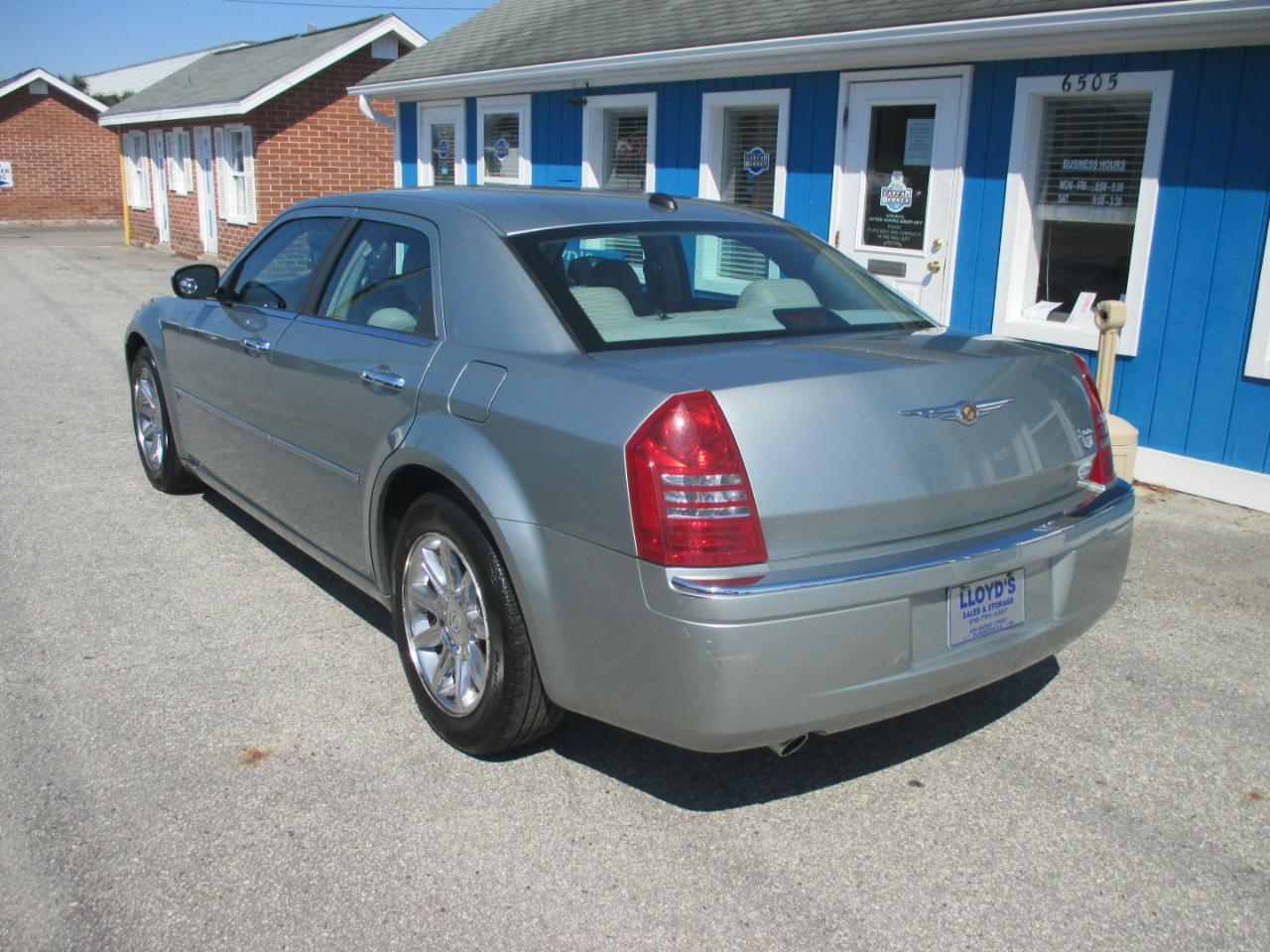 Chrysler 300  2005