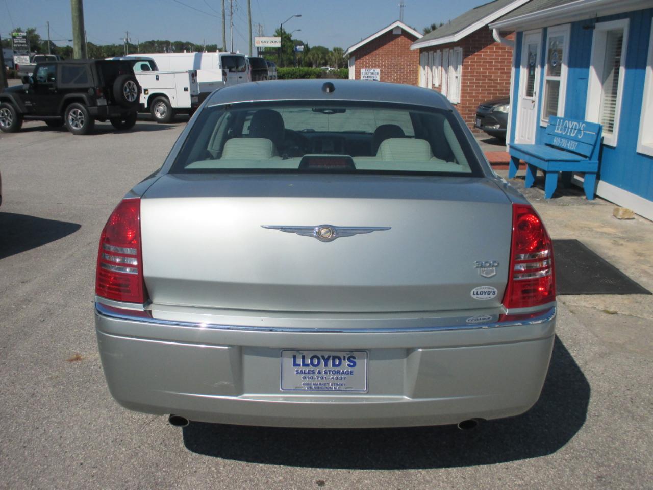 Chrysler 300  2005