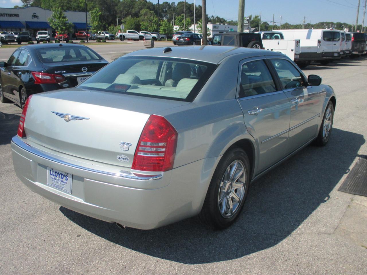 Chrysler 300  2005