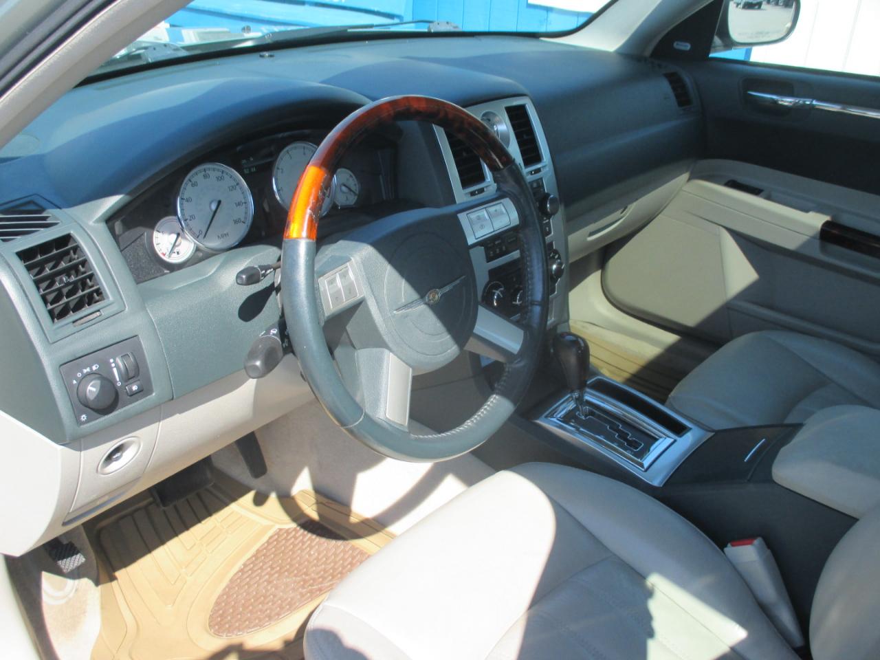 Chrysler 300  2005