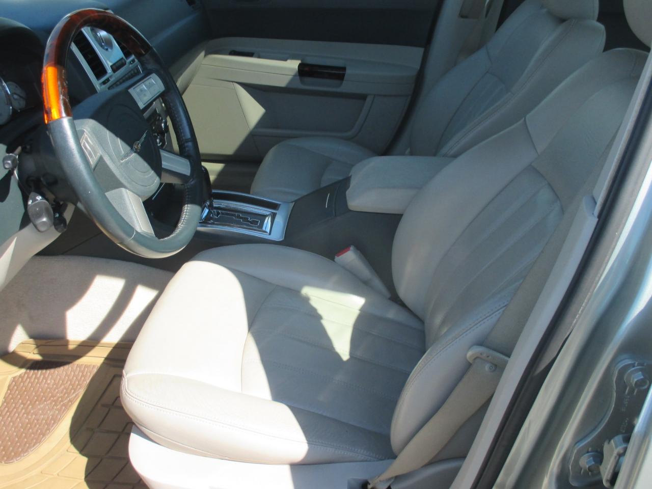 Chrysler 300  2005