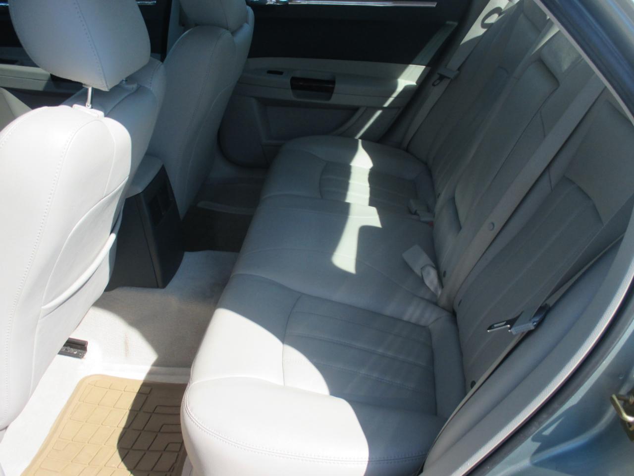 Chrysler 300  2005