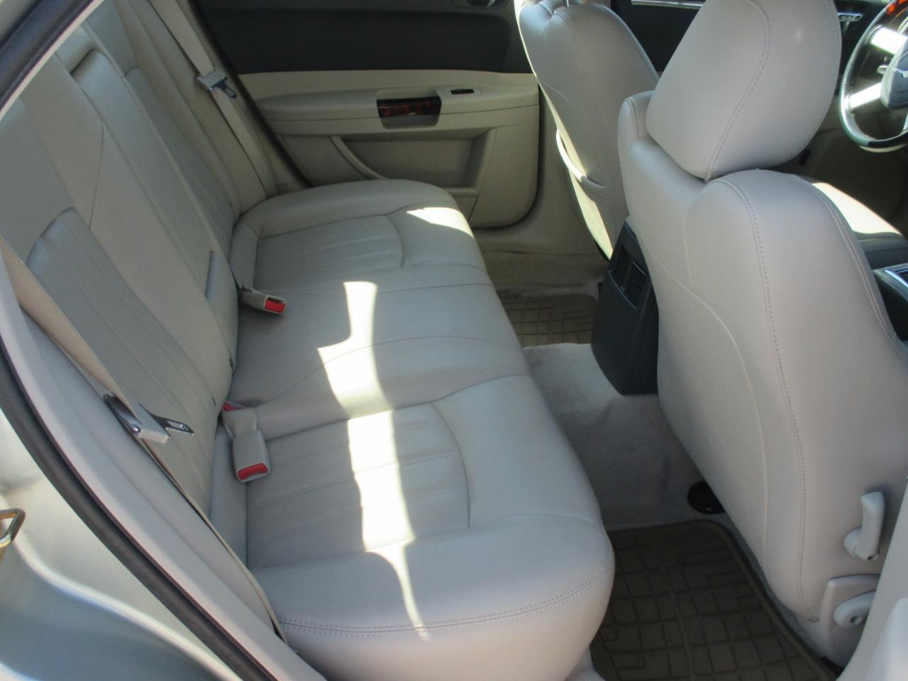 Chrysler 300  2005