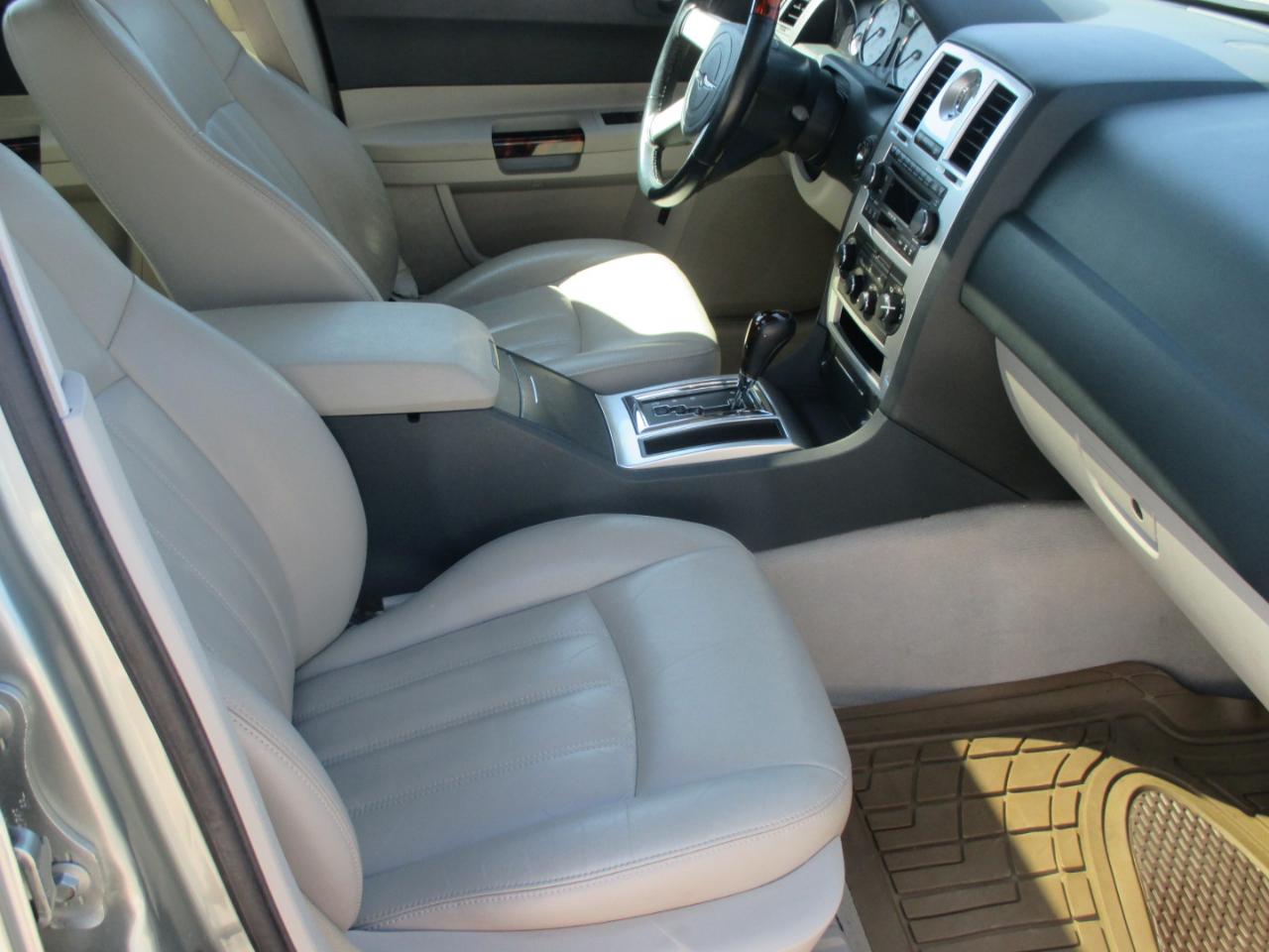 Chrysler 300  2005
