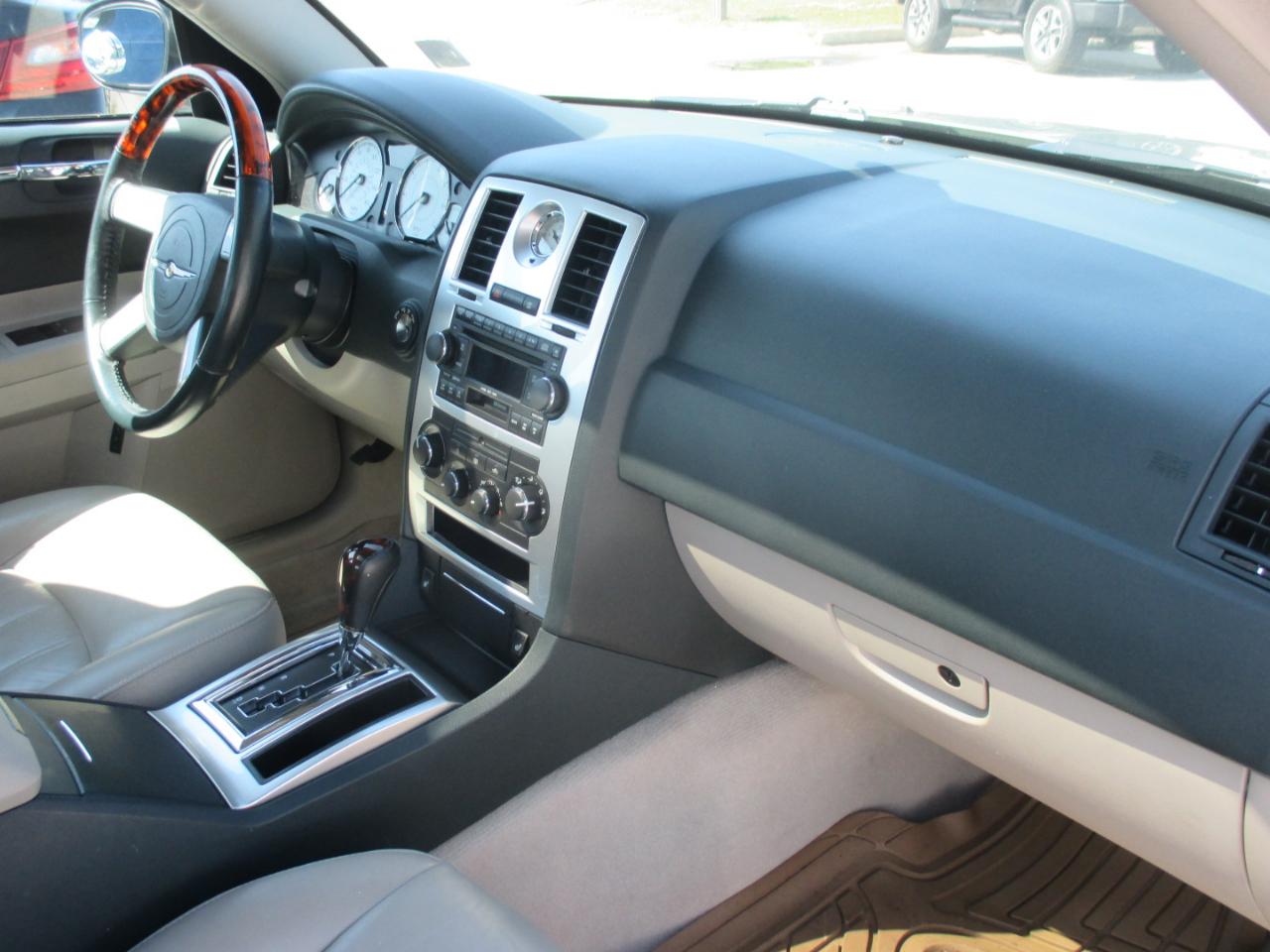Chrysler 300  2005