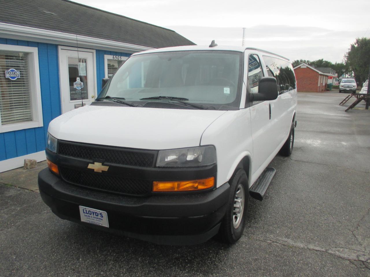 Chevrolet Express Passenger RWD 3500 155" LS 2022