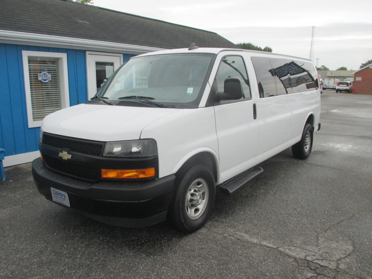 Chevrolet Express Passenger RWD 3500 155" LS 2022
