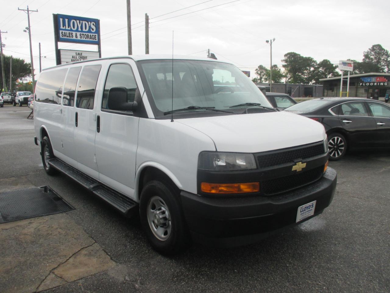 Chevrolet Express Passenger RWD 3500 155" LS 2022