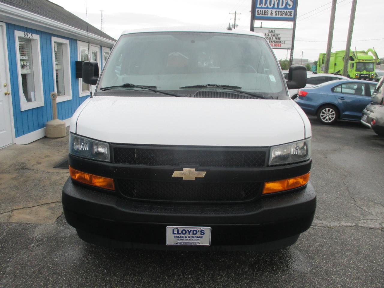 Chevrolet Express Passenger RWD 3500 155" LS 2022