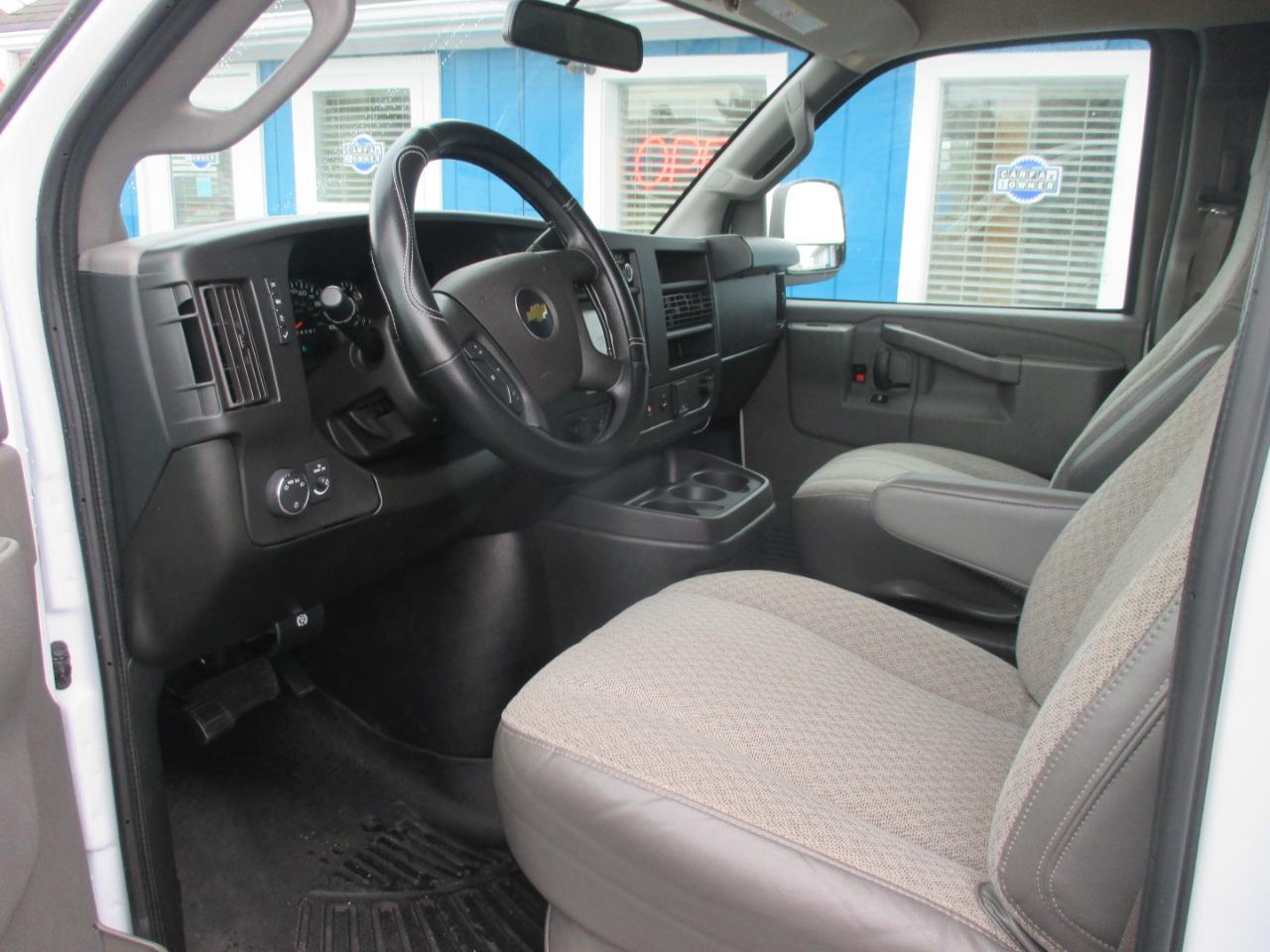 Chevrolet Express Passenger RWD 3500 155" LS 2022