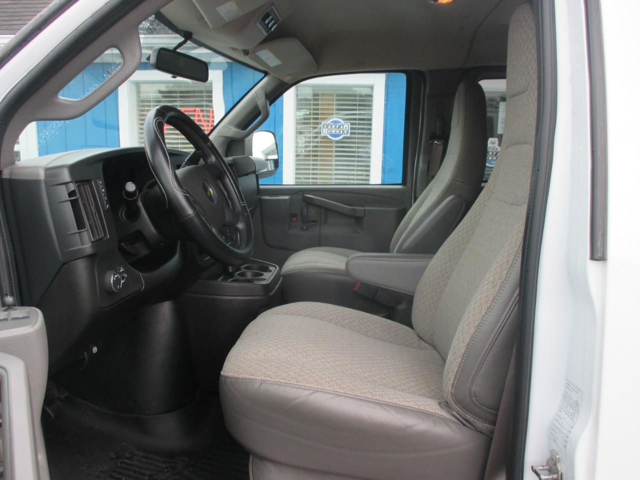 Chevrolet Express Passenger RWD 3500 155" LS 2022