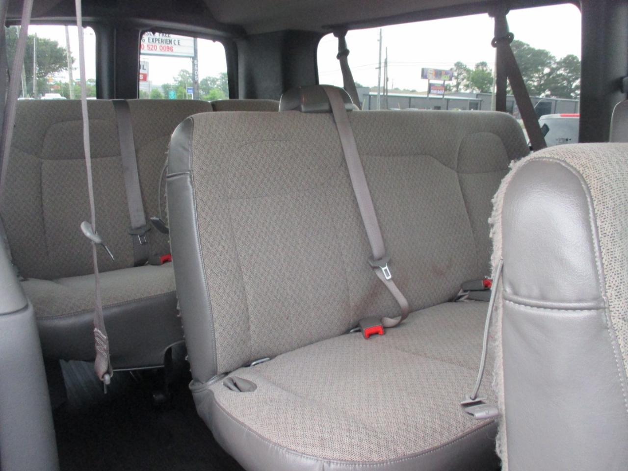 Chevrolet Express Passenger RWD 3500 155" LS 2022