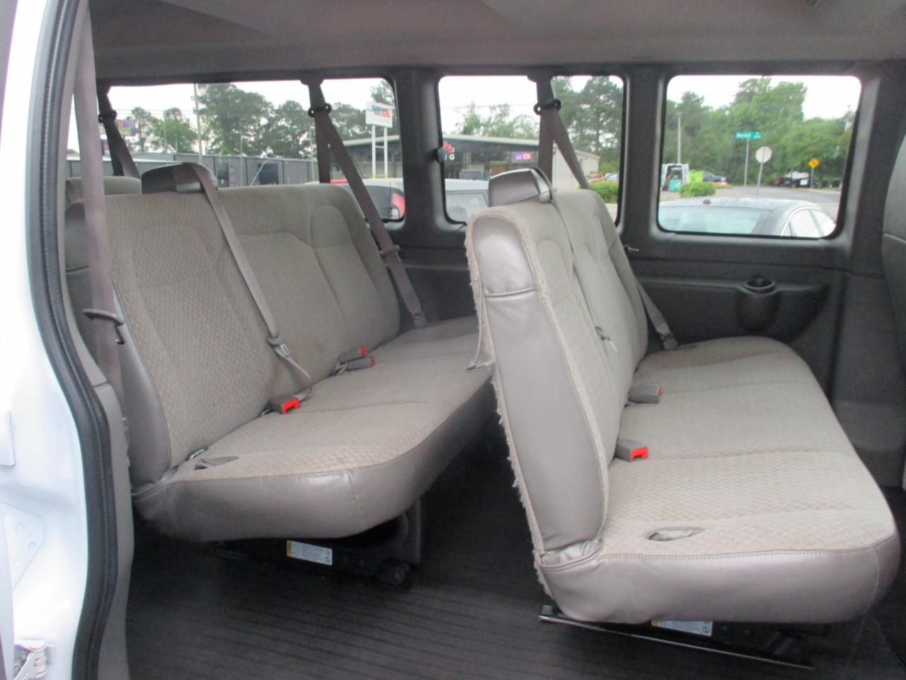Chevrolet Express Passenger RWD 3500 155" LS 2022