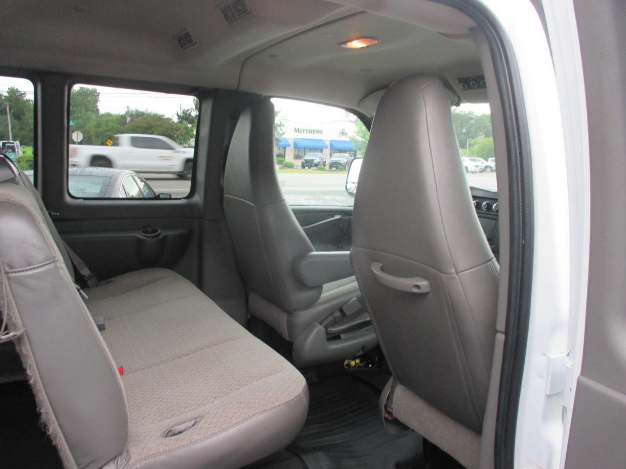 Chevrolet Express Passenger RWD 3500 155" LS 2022