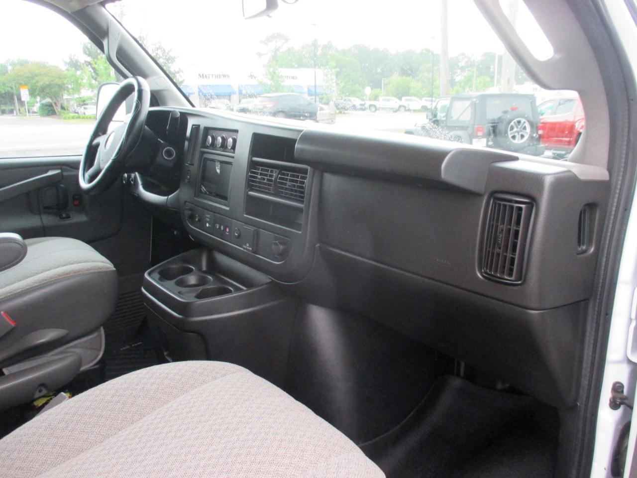 Chevrolet Express Passenger RWD 3500 155" LS 2022
