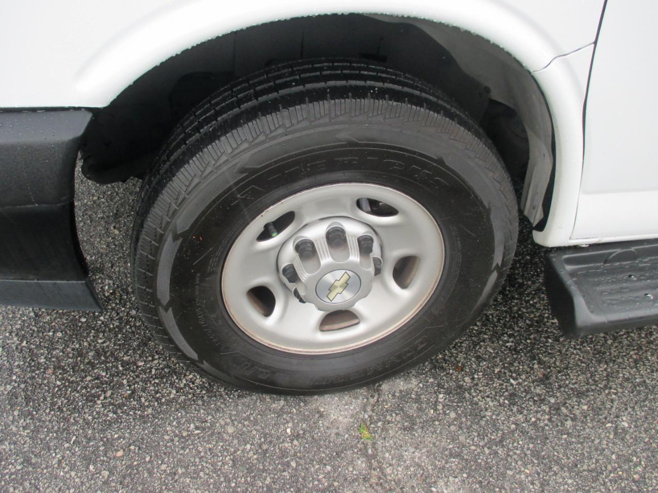 Chevrolet Express Passenger RWD 3500 155" LS 2022