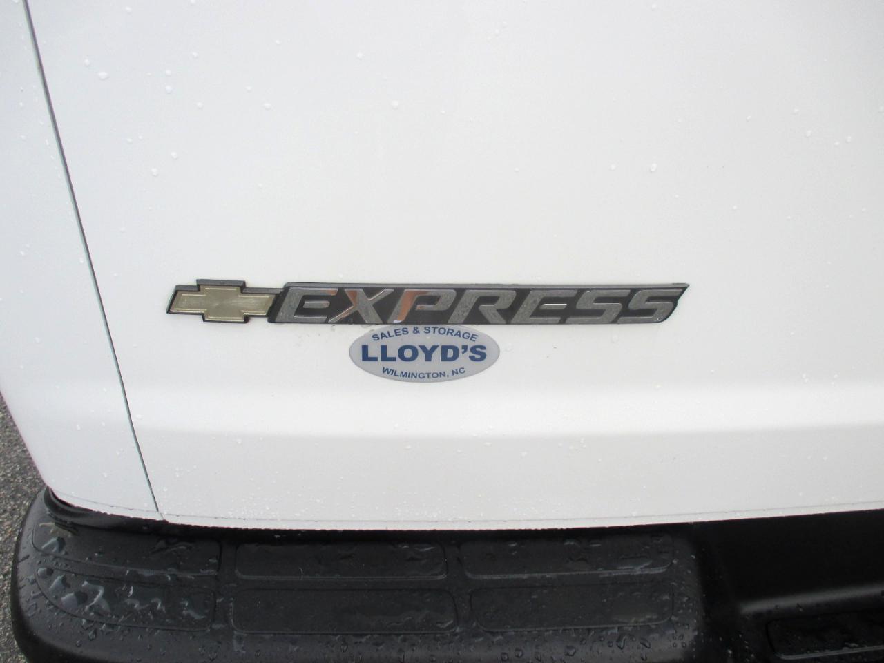 Chevrolet Express Passenger RWD 3500 155" LS 2022