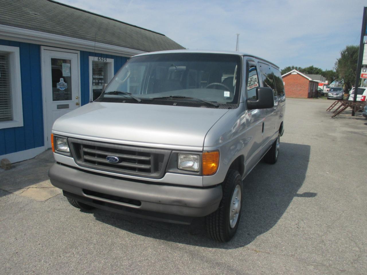 Ford Econoline Wagon E-150 XL 2007