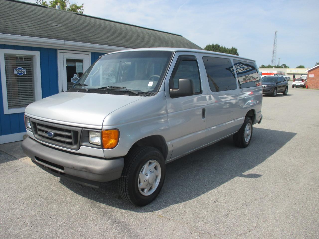 Ford Econoline Wagon E-150 XL 2007