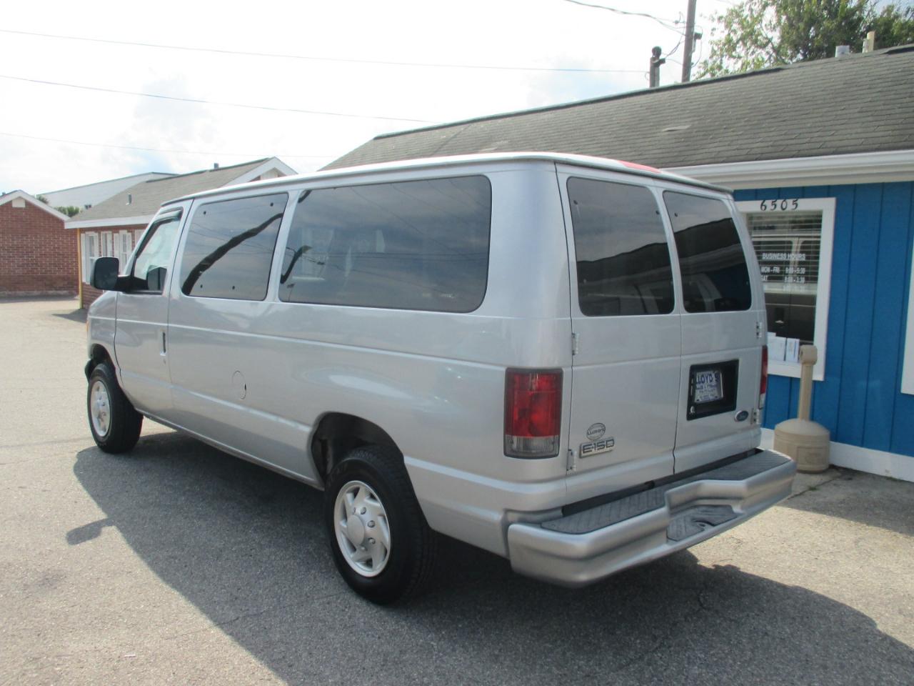 Ford Econoline Wagon E-150 XL 2007