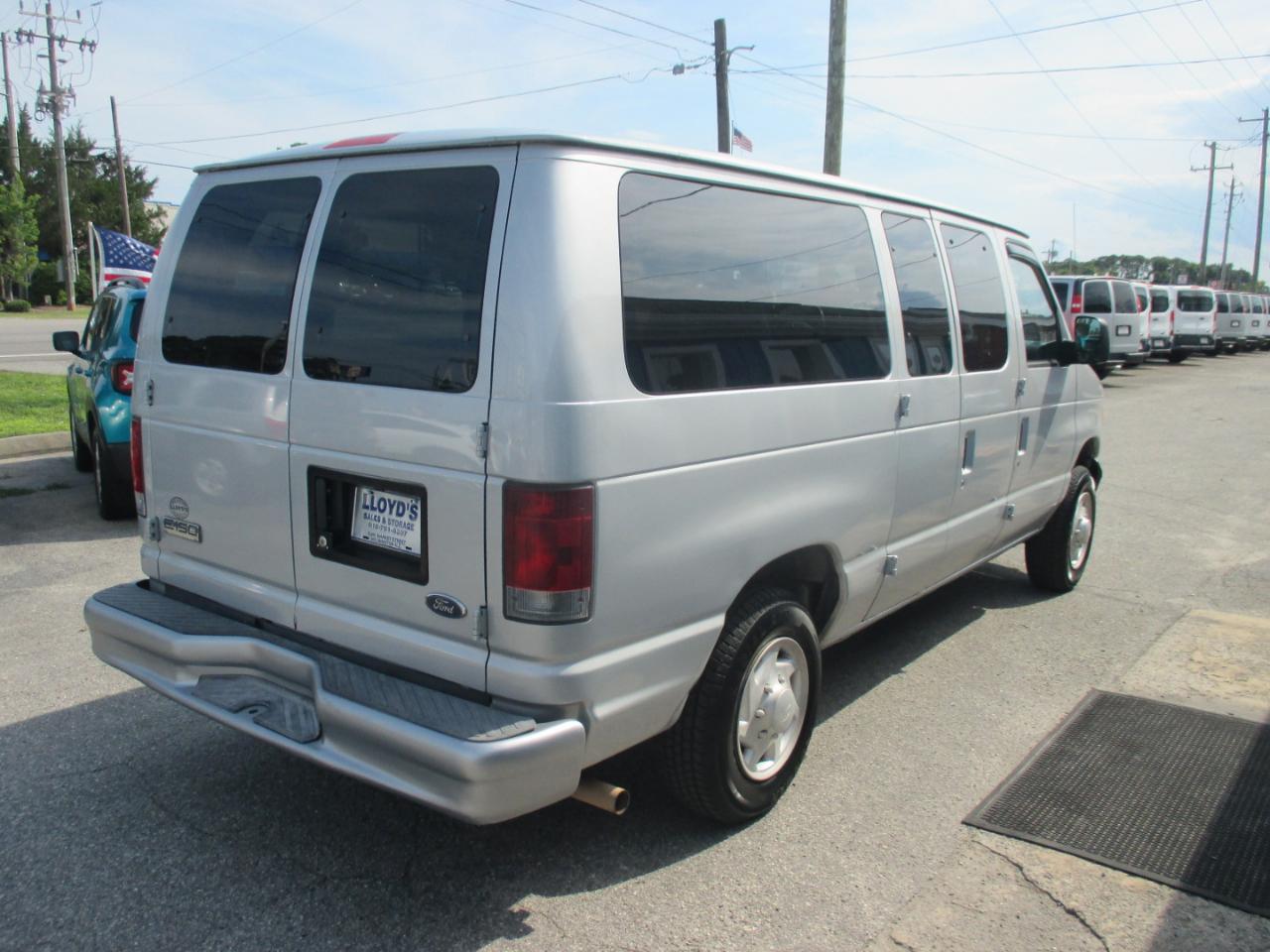 Ford Econoline Wagon E-150 XL 2007