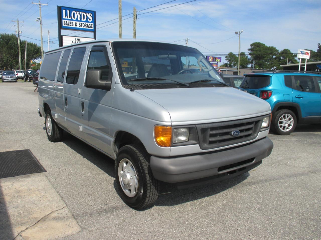 Ford Econoline Wagon E-150 XL 2007