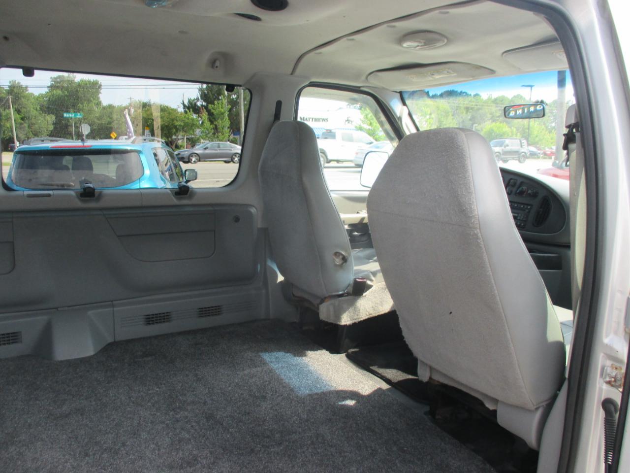 Ford Econoline Wagon E-150 XL 2007