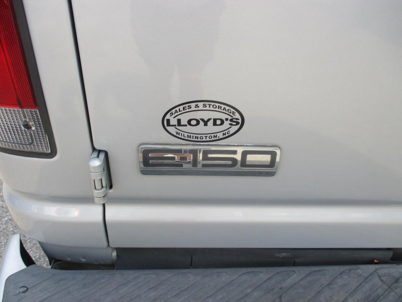 Ford Econoline Wagon E-150 XL 2007