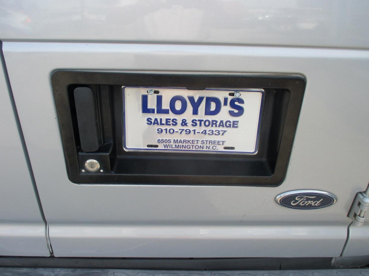Ford Econoline Wagon E-150 XL 2007