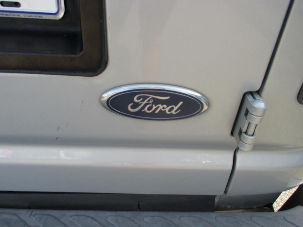 Ford Econoline Wagon E-150 XL 2007