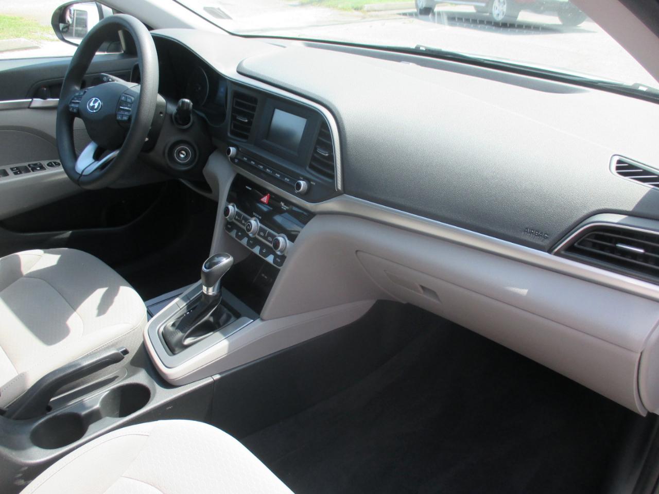 Hyundai Elantra SE IVT 2020