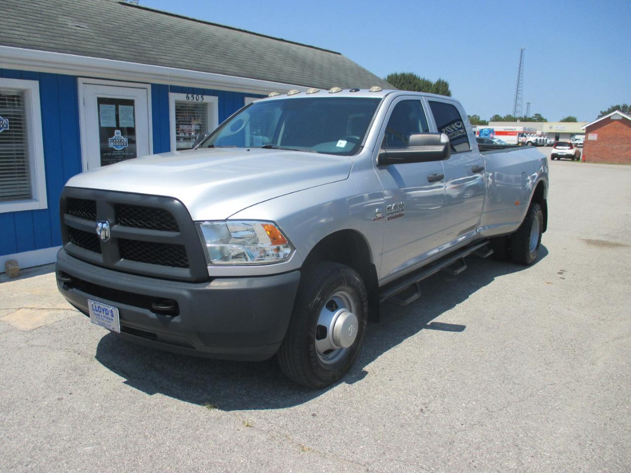 RAM 3500 Tradesman 4x4 Crew Cab 8' Box 2018