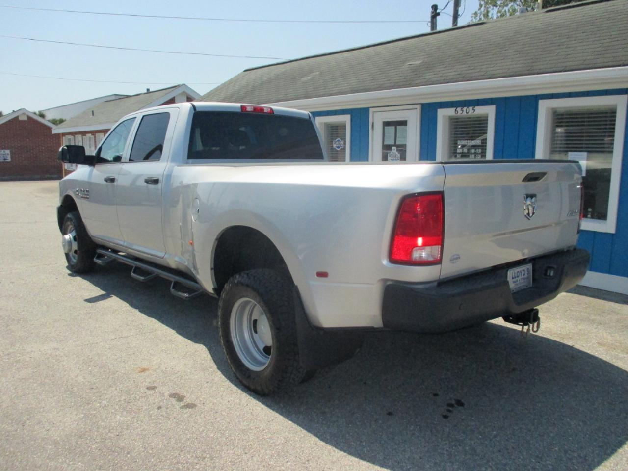 RAM 3500 Tradesman 4x4 Crew Cab 8' Box 2018