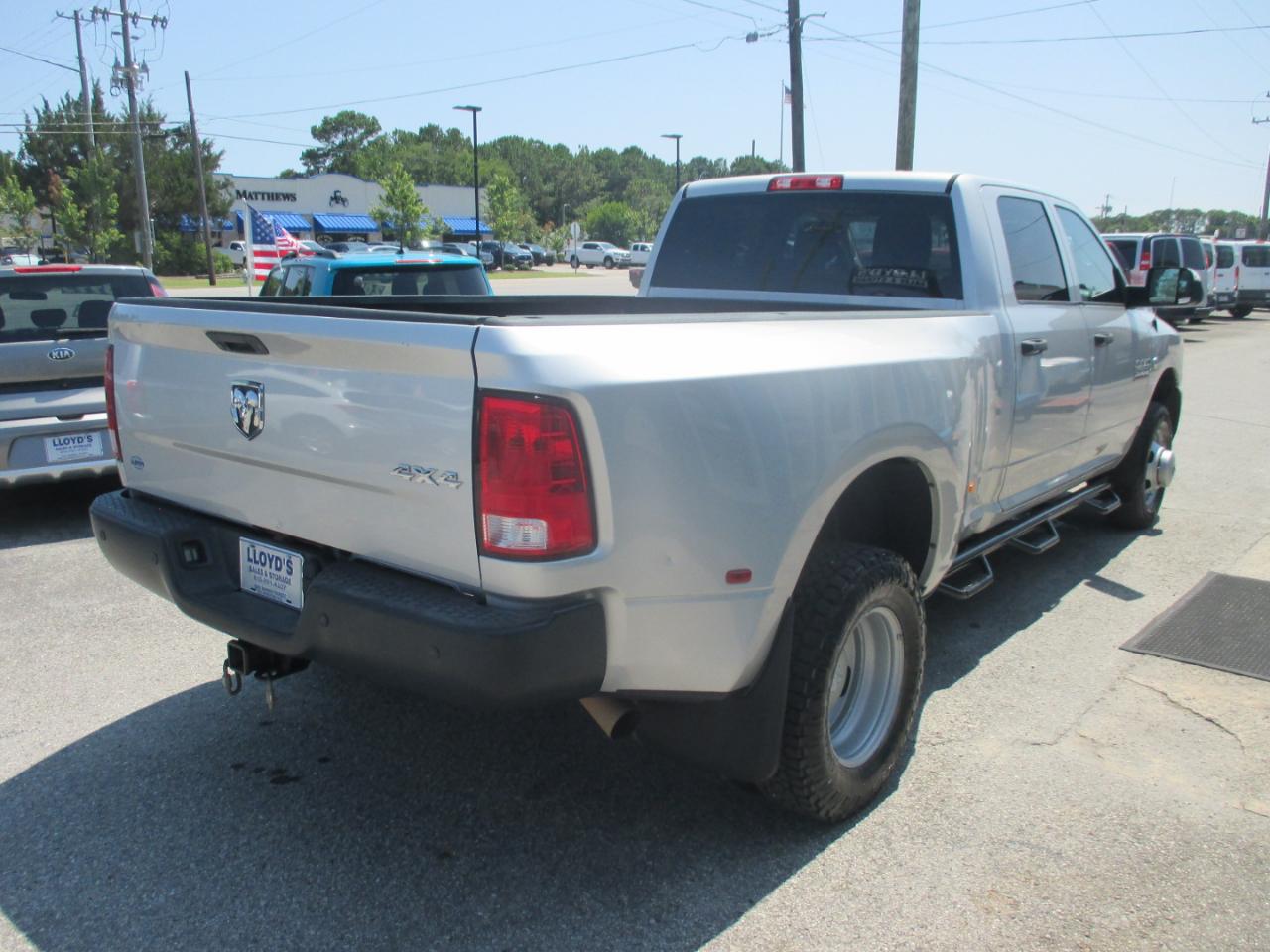 RAM 3500 Tradesman 4x4 Crew Cab 8' Box 2018