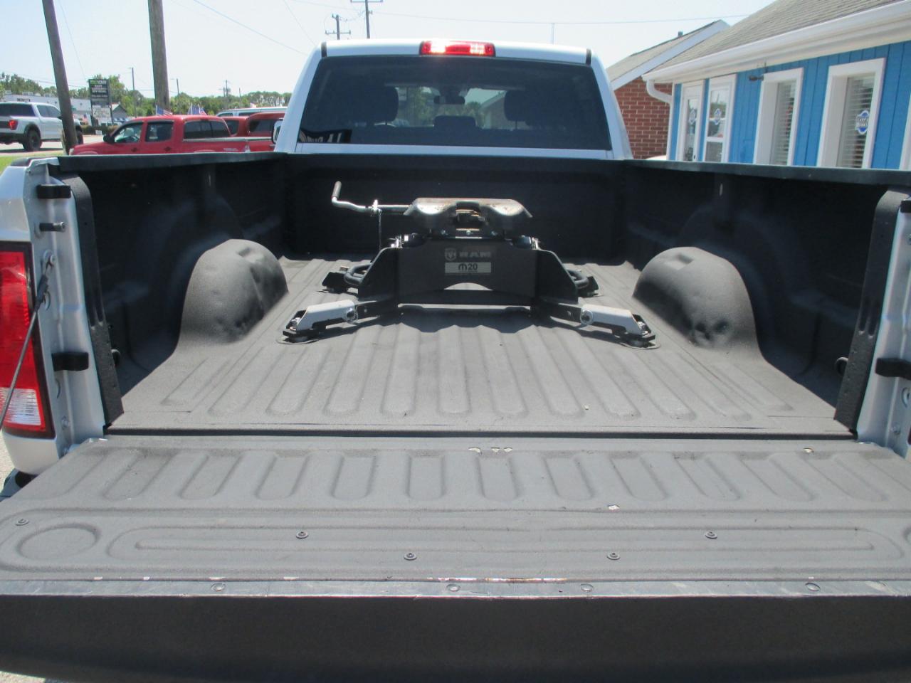 RAM 3500 Tradesman 4x4 Crew Cab 8' Box 2018