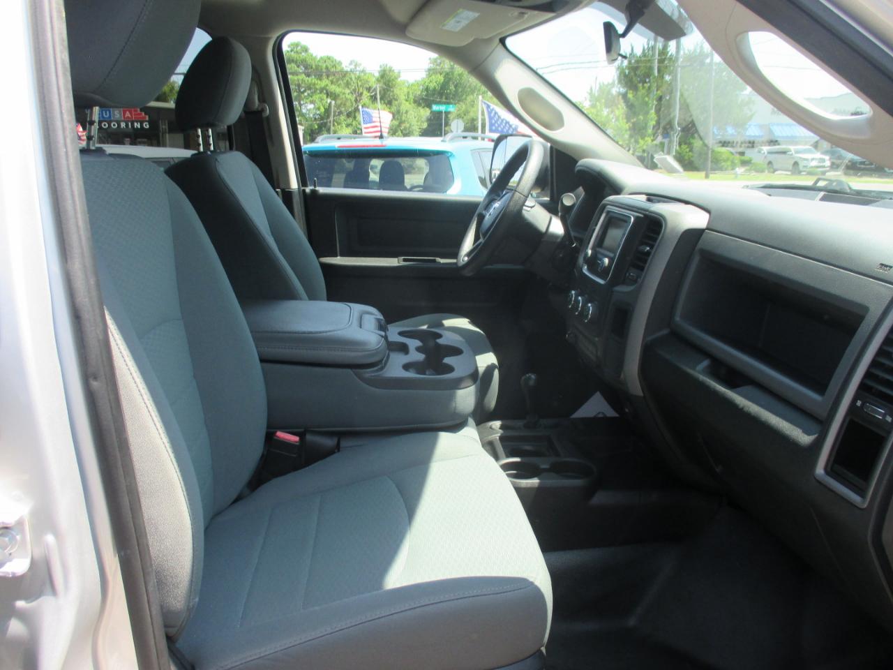 RAM 3500 Tradesman 4x4 Crew Cab 8' Box 2018