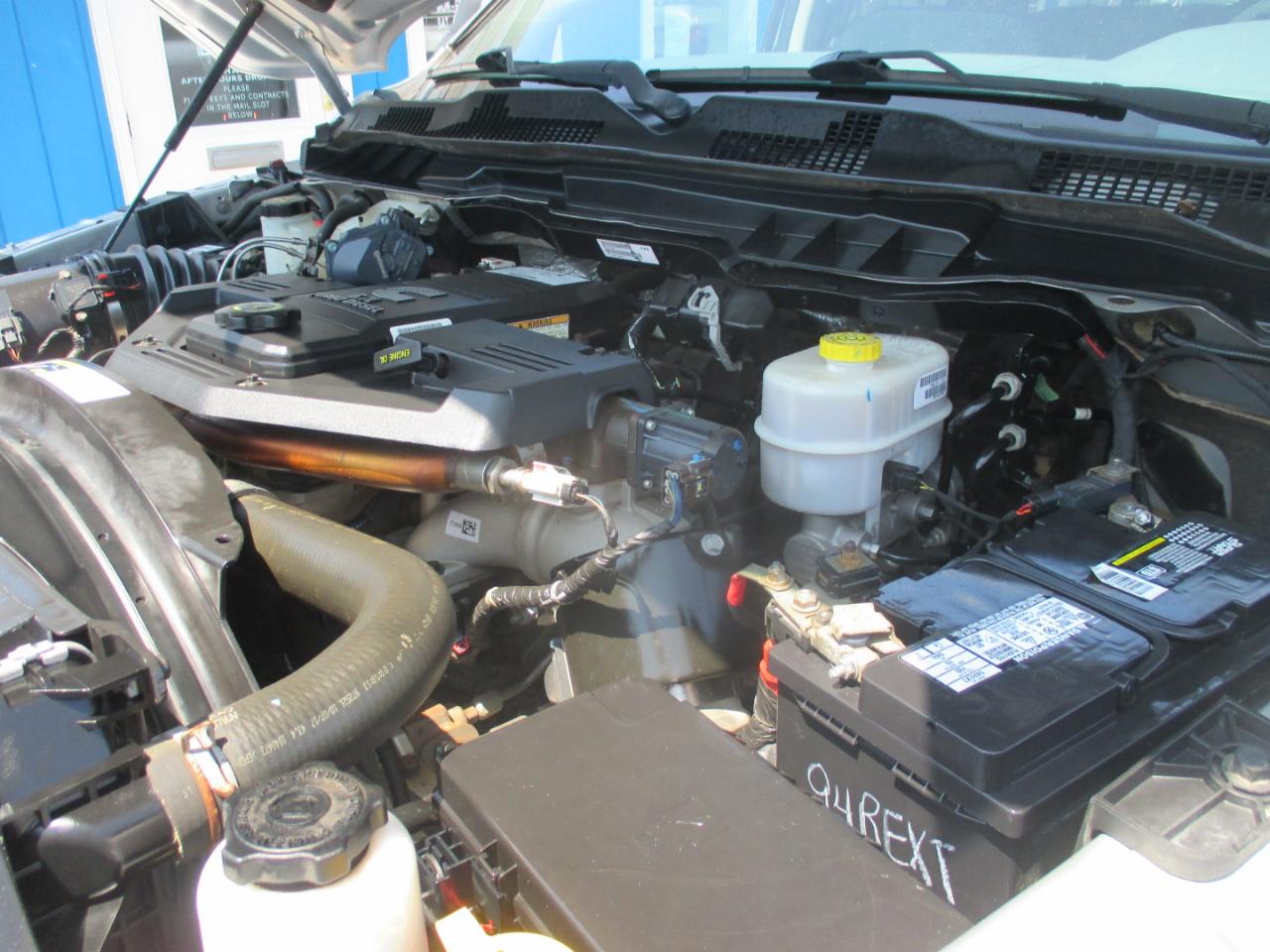 RAM 3500 Tradesman 4x4 Crew Cab 8' Box 2018