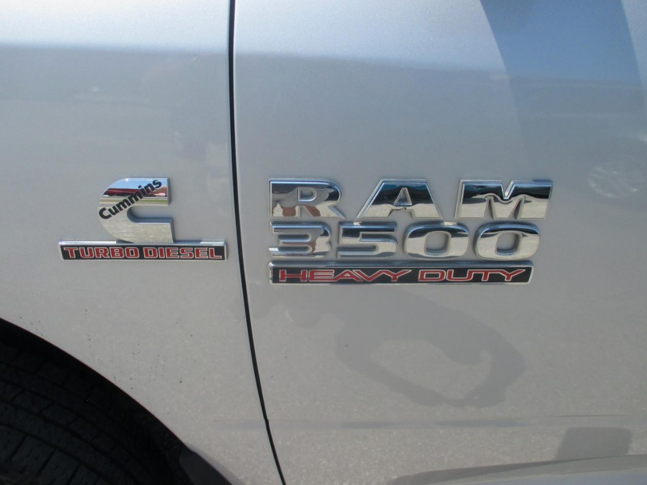 RAM 3500 Tradesman 4x4 Crew Cab 8' Box 2018